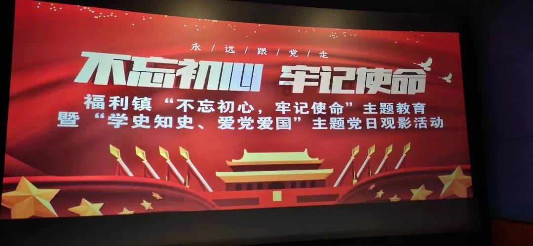 男生给女生看他的信用卡额度是什么？游戏画面