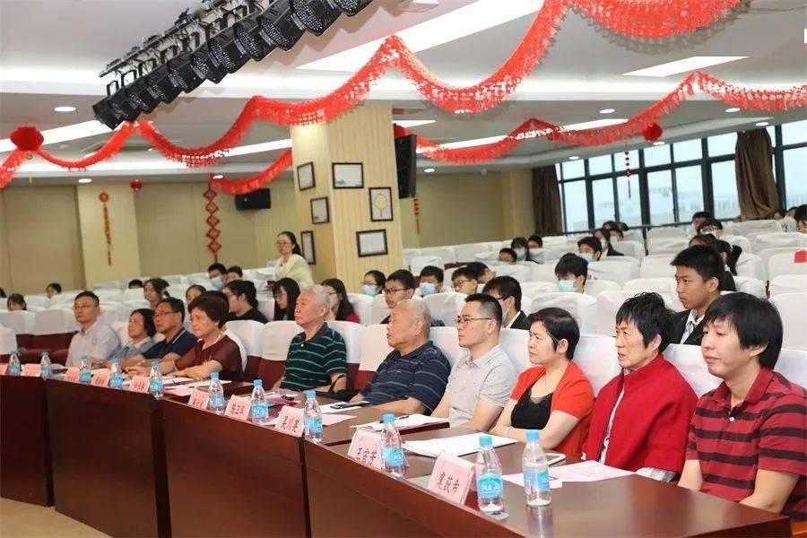 秦海璐新剧《狗剩快跑》,演技在线,但脸肿脸僵